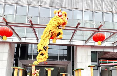 五彩堂国际新春盛启，雄狮之姿展未来！