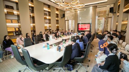 跨邦互换启新篇，共探产学研新蹊径